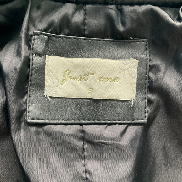 Black jacket - Picture 6 of 7